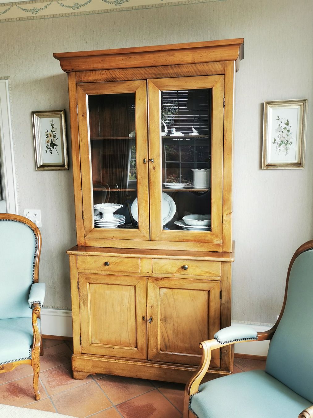 Credenze: Buffet Geschirrschrank vermutlich Nussbaum + Louis Philippe – Usato da Dübendorf venduto da aschiduebendorf 1