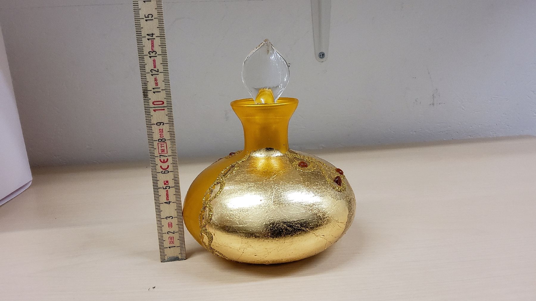 Alle Dekorationen: Goldene Duftflasche mit Blattgold verziert – Gebraucht aus Herisau von Nluanalucas 3