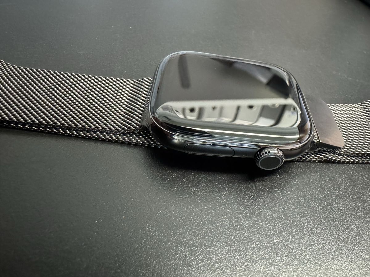 Apple Smartwatch: Apple Watch 10 Titanium Schiefer 46mm – Usato da Goldach venduto da Anfield02 2