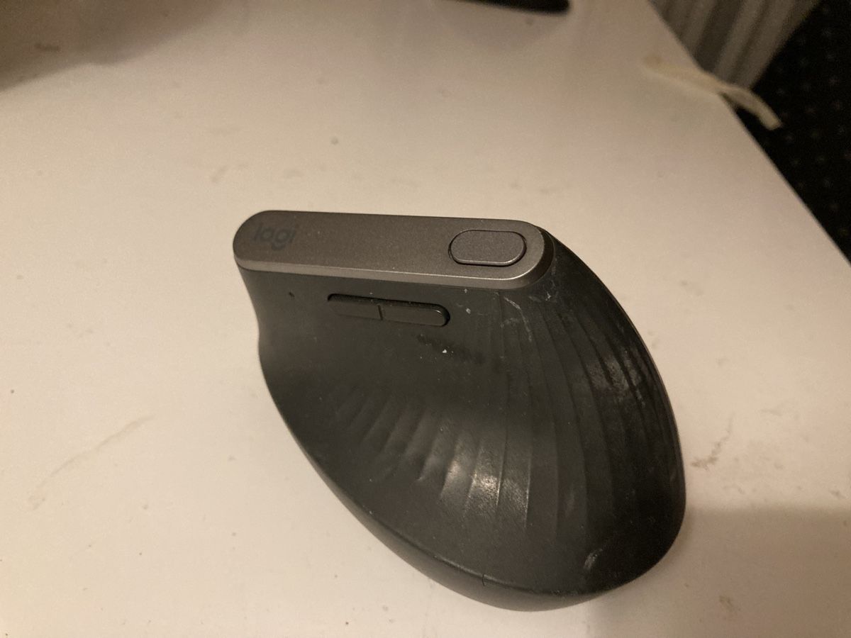 Logitech Mouse: Logitech vertikale Maus – Usato da Flawil venduto da rcnkr 2