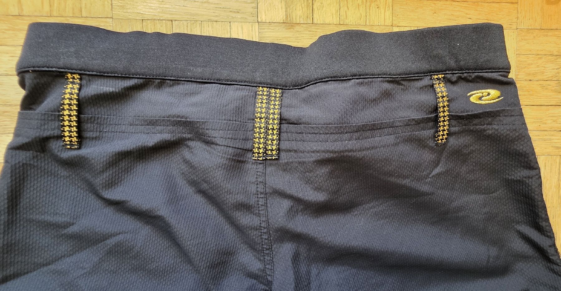 Pantaloni: Pantalon noir Taille S – Usato da Yverdon-les-Bains venduto da van_dq65 7