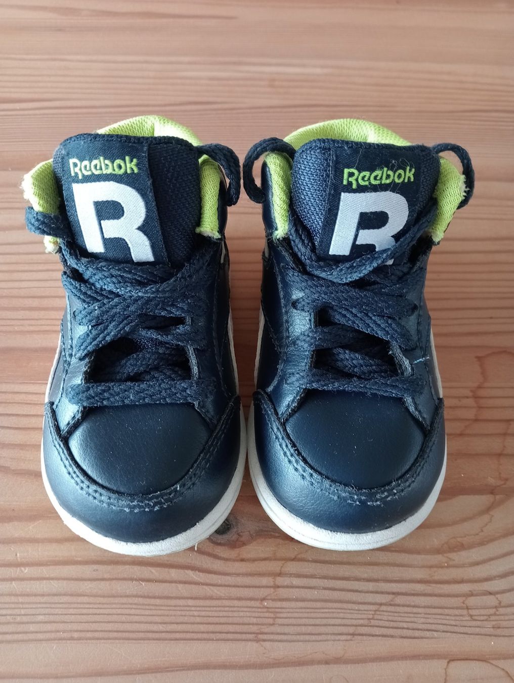 Reebok Scarpe per ragazzi: Kinderschuhe/Babyschuhe Reebok, Gr. 19.5 – Usato da St.Niklausen LU venduto da Wirdbereitsverwendet 1