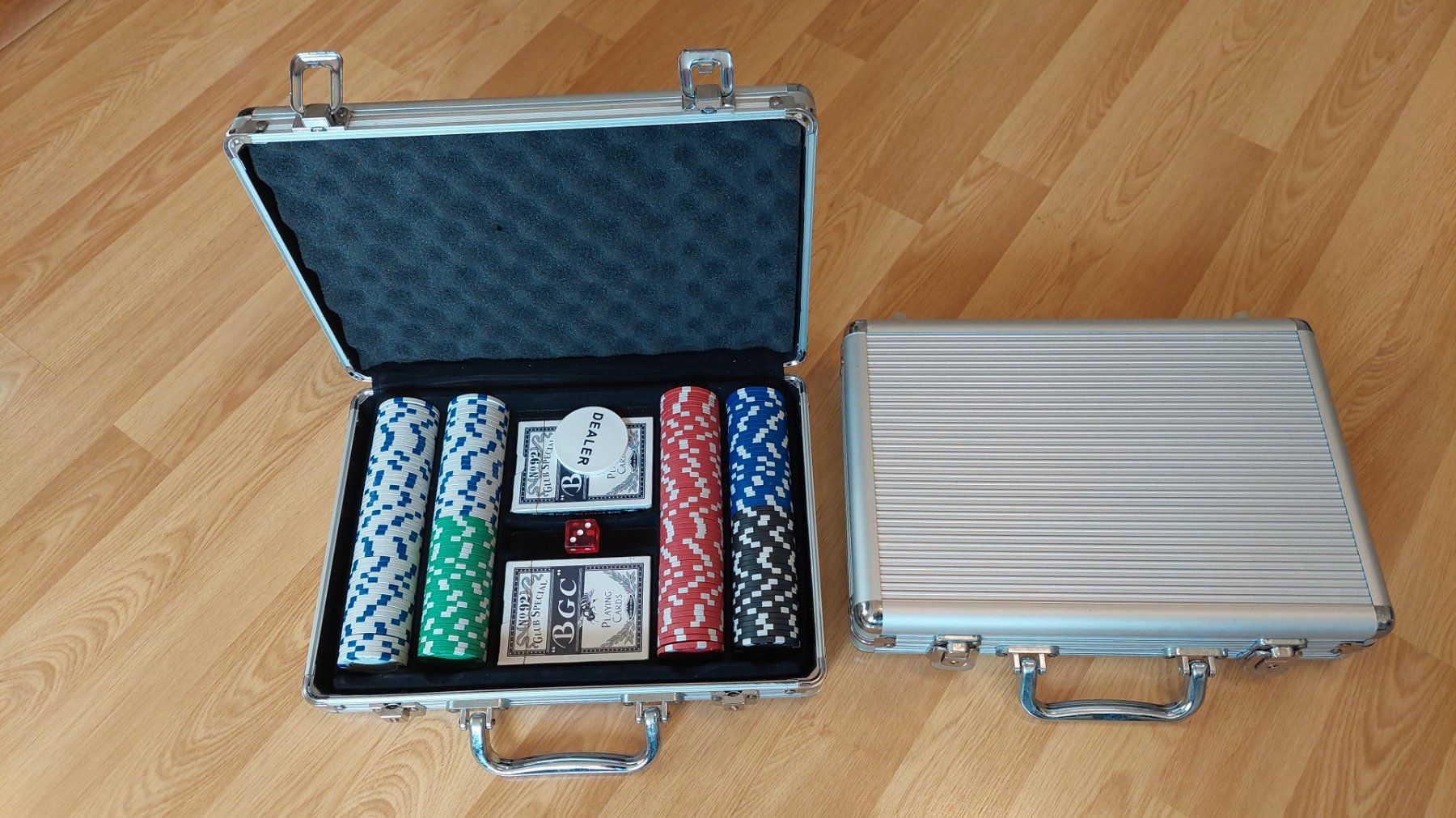 Giochi: 2×PokerSets – Usato da Basel venduto da kat_56dz 2