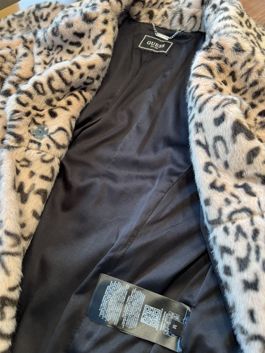 Guess Cappotti: Guess Mantel Animal – Usato da Muotathal venduto da lil_pq5n 3
