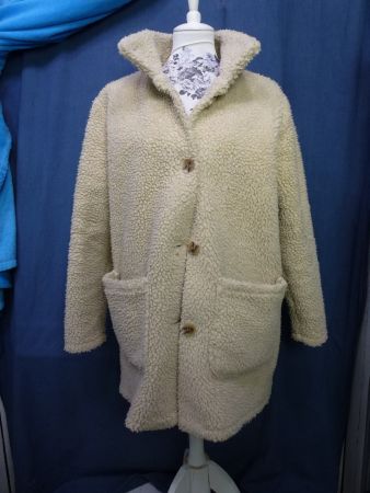 TEDDYJACKE GR 40 KEIN ECHTLEDER INNEN KAUM GETRAGEN KNÖPFE
