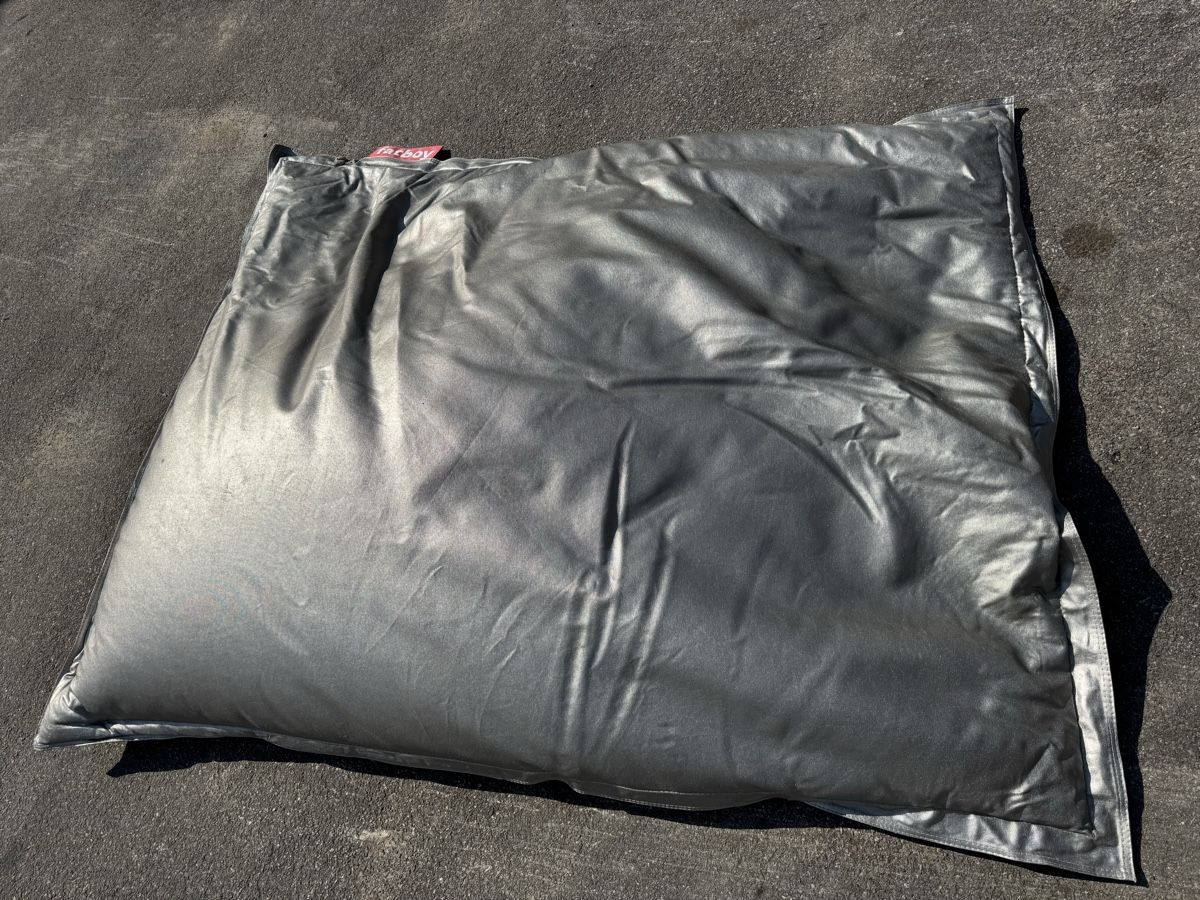 Fatboy Cuscini: Fatboy Sitzsack Original Silber - Top Zustand! – Usato da Bergdietikon venduto da ariane77 1