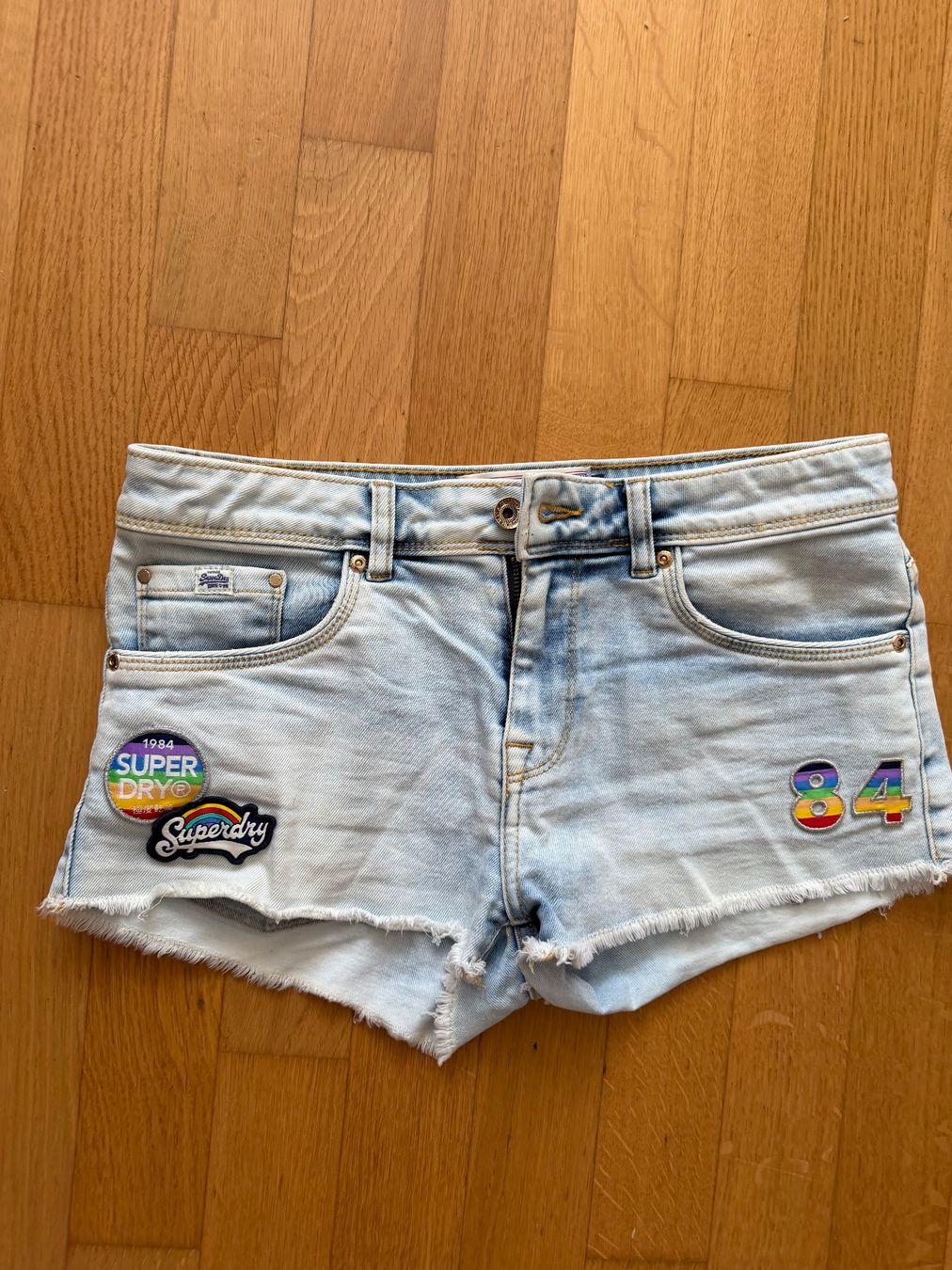 Superdry Jeans: Superdry Jeans Shorts S/M – D'occasion à Seengen par collineC
