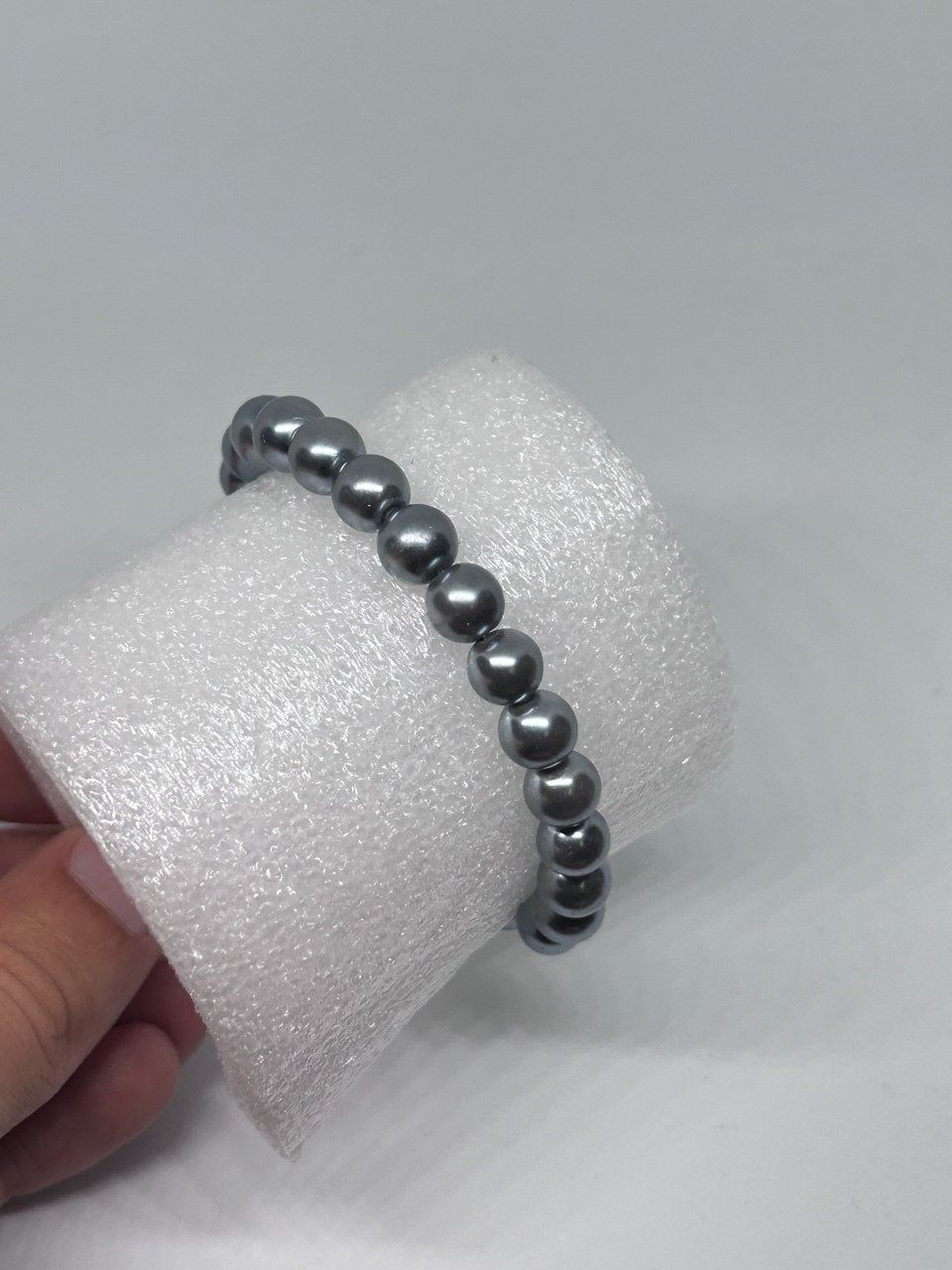 Bracciali & Braccialetti: Bracciale elastico con perle sintetiche grigio antracite – Usato da Giubiasco venduto da LorisVale 2