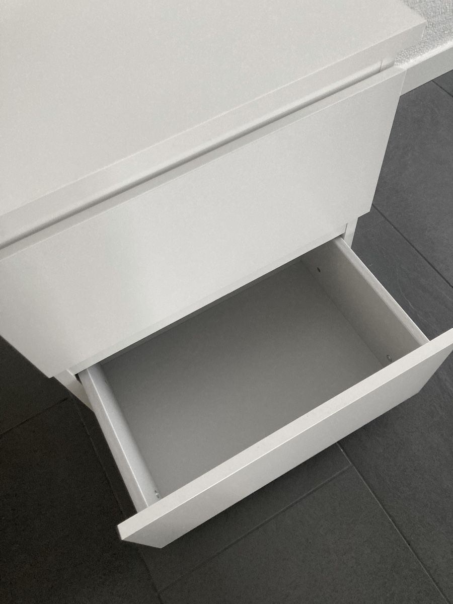 Tables de nuit: Nachttisch weiss – D'occasion à Goldach par Sparx3 2