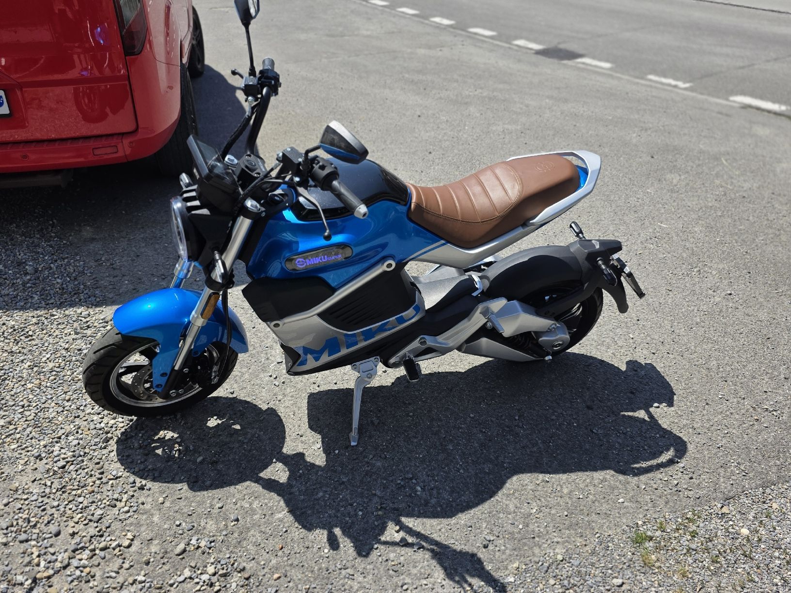 Altro: Elektroroller MIKUSUPER blau mit 2 Schlüssel – Nuovo (secondo la descrizione) da Reinach AG venduto da Tyrese 6