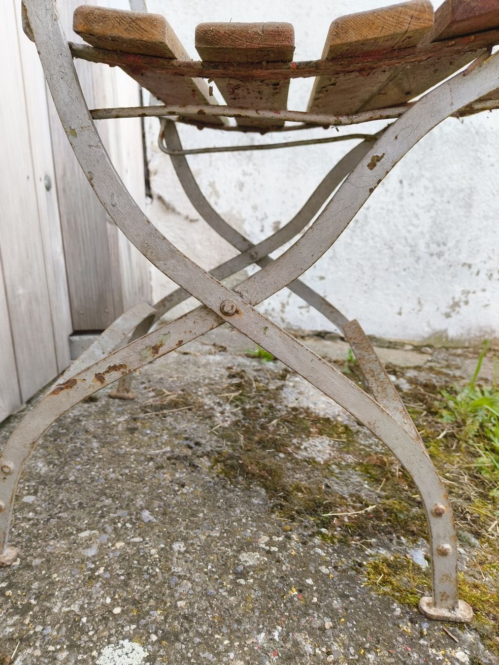 Sedie: Gartenstuhl Biergarten zum restaurieren oder als Deko Rot – Difettoso da stettlen venduto da VintageBern_ch 2