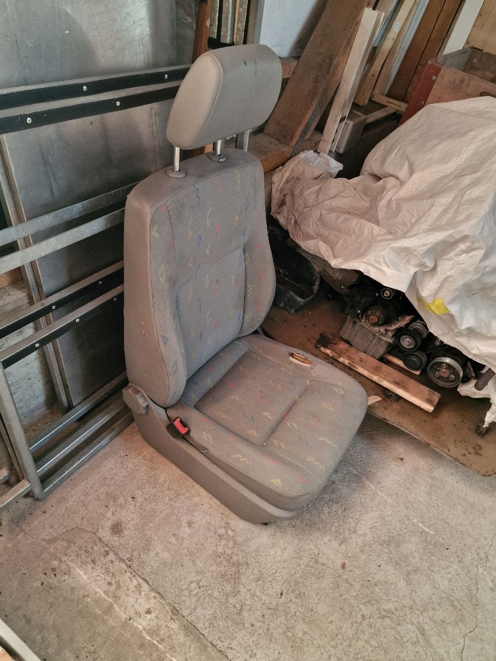 VW Toutes les pièces auto: Fahrersitz für VW T5 Modelle – D'occasion à Mols par L.M.123 1