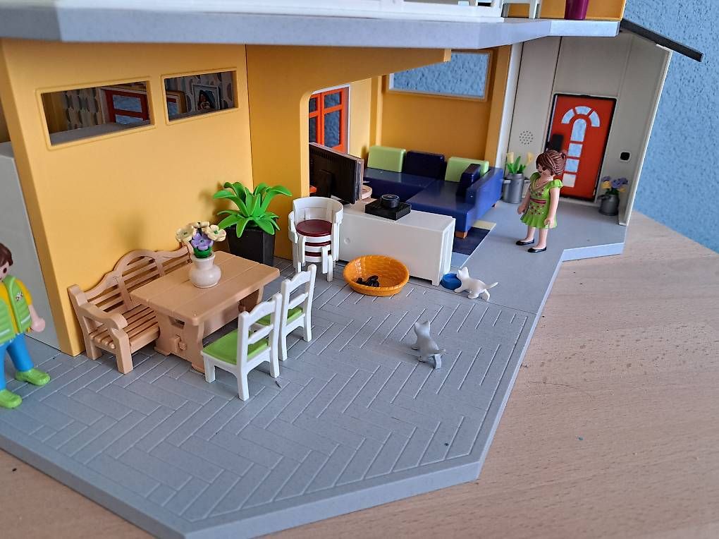 Playmobil Jouets: Playmobilhaus inkl. EINRICHTUNG – D'occasion à Rothenthurm par dudli84 2