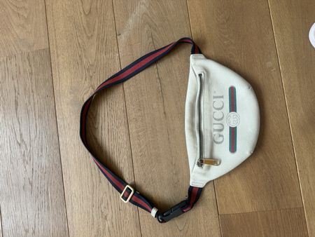 Bauchtasche Gucci weiss guter Zustand 58 Zeichen