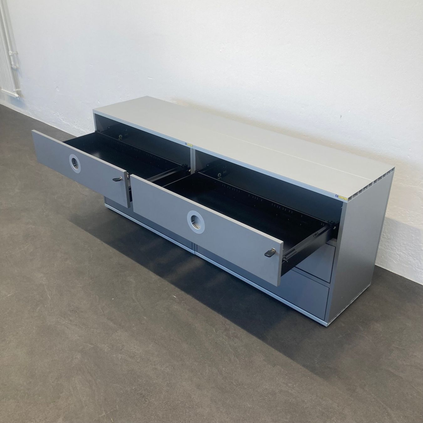 Kommoden: Denz D3 Schubladen-Sideboard Anthrazit - 1600mm - mit – Gebraucht aus Schönenwerd von mcofficeshop 5