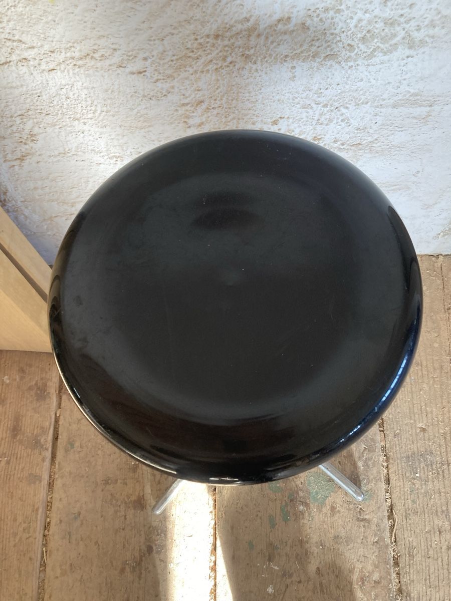 Hocker: HOCKER INDUSTRIE – Gebraucht aus Bottmingen von Surubi 2
