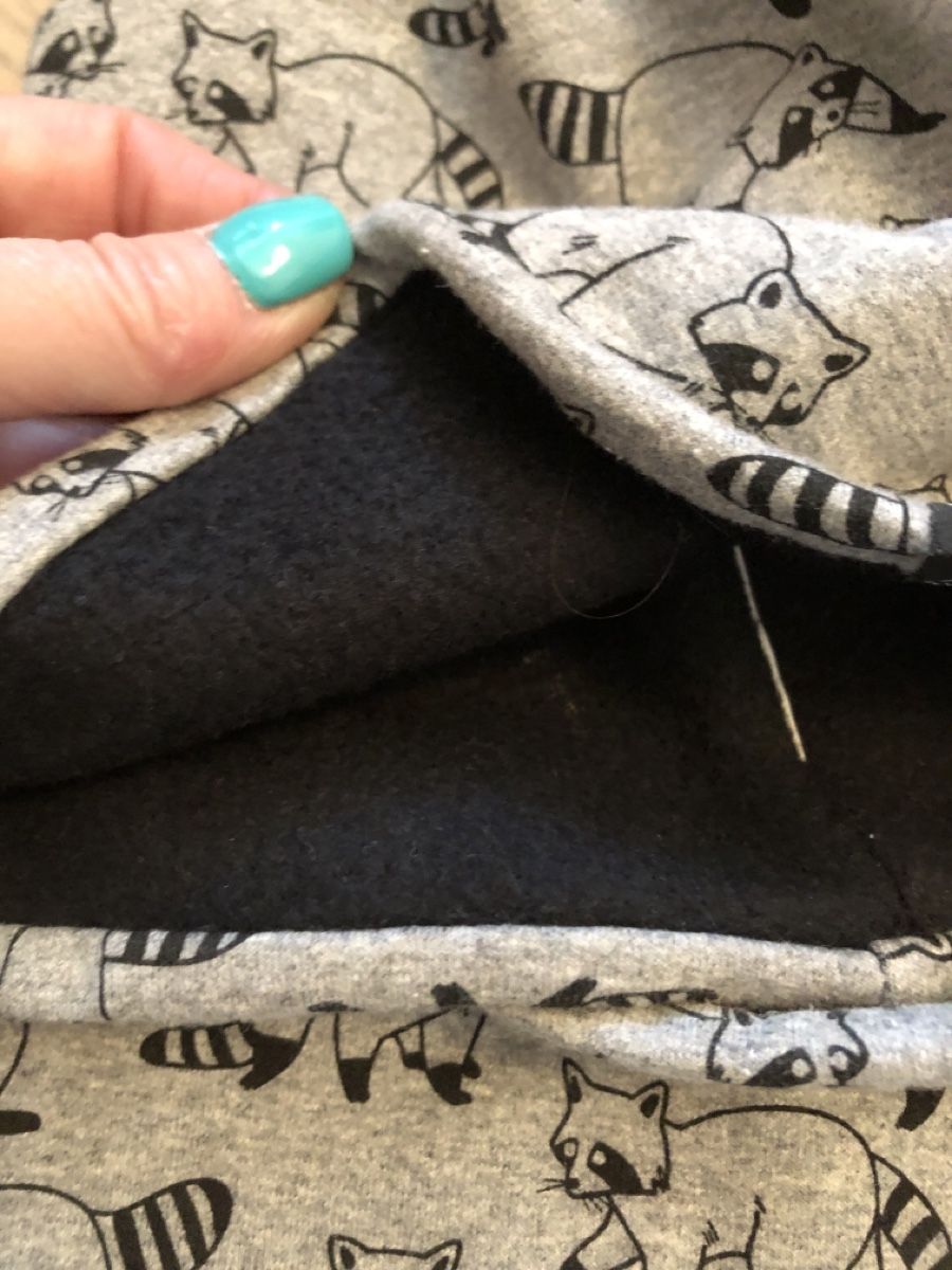Copricapi, berretti & cappellini: Bonnet & snood 4-8 ans gris – Usato da Sornard (Nendaz) venduto da delezedoris 2