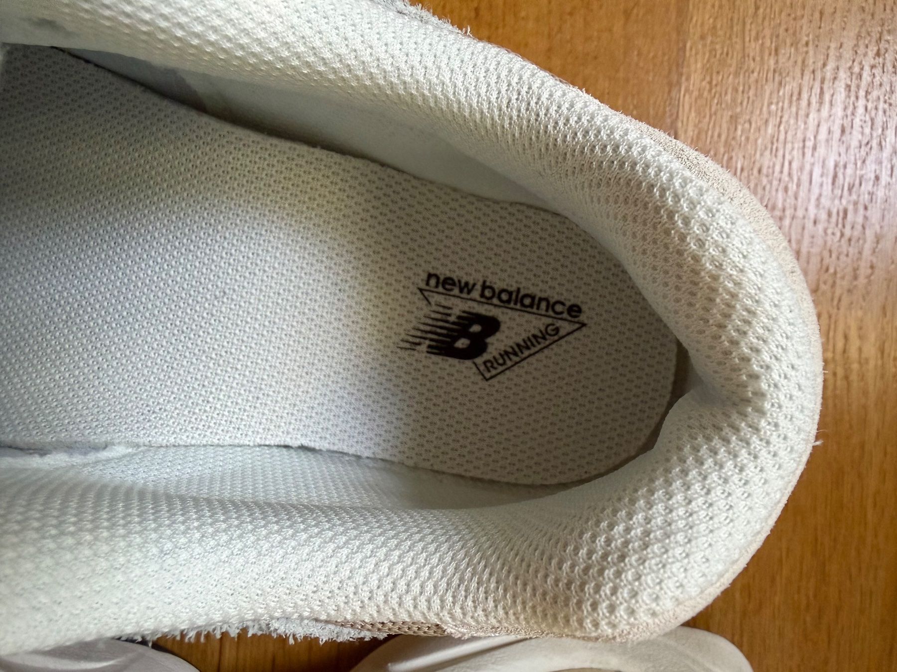 New Balance Scarpe da uomo: New Balance 9060 – Nuovo (secondo la descrizione) da Basel venduto da hiu_y2cd 3
