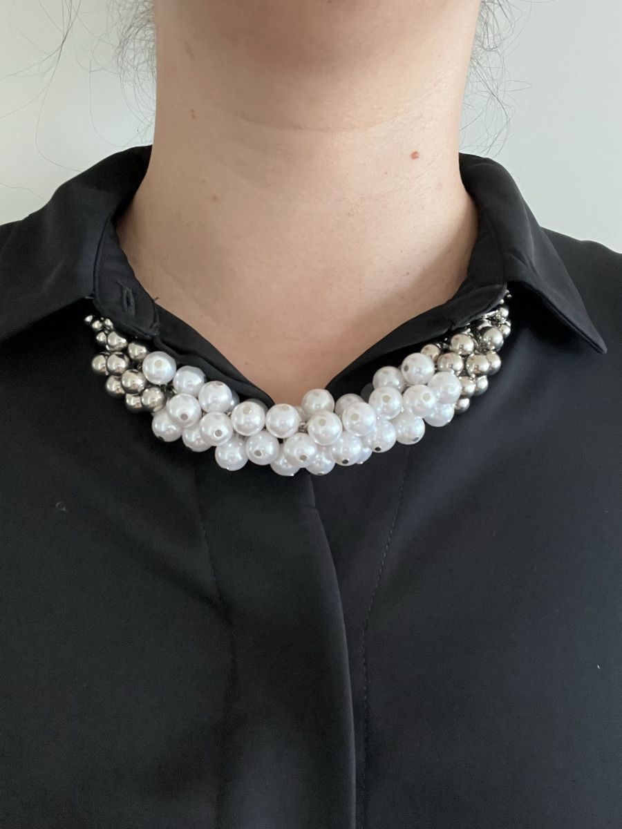 Catenine: Elegante Perlenkette mit silbernen Kugeln – Usato da St.Gallen venduto da Shopaholic5