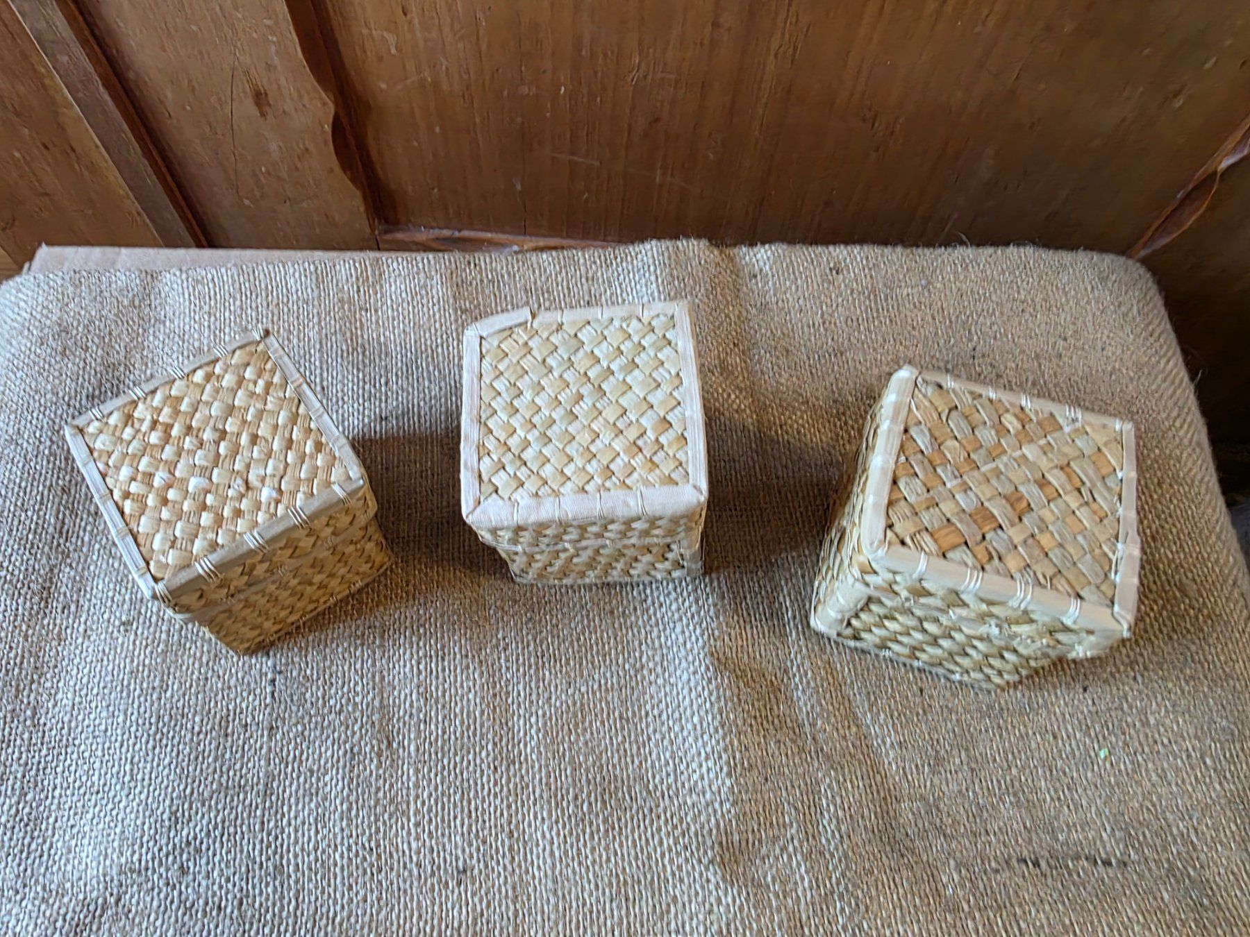 Sonstiges für Haushalt & Wohnen: 3 Bast Dosen Korb Box mit Deckel – Gebraucht aus Walterswil BE von Lonitti 2