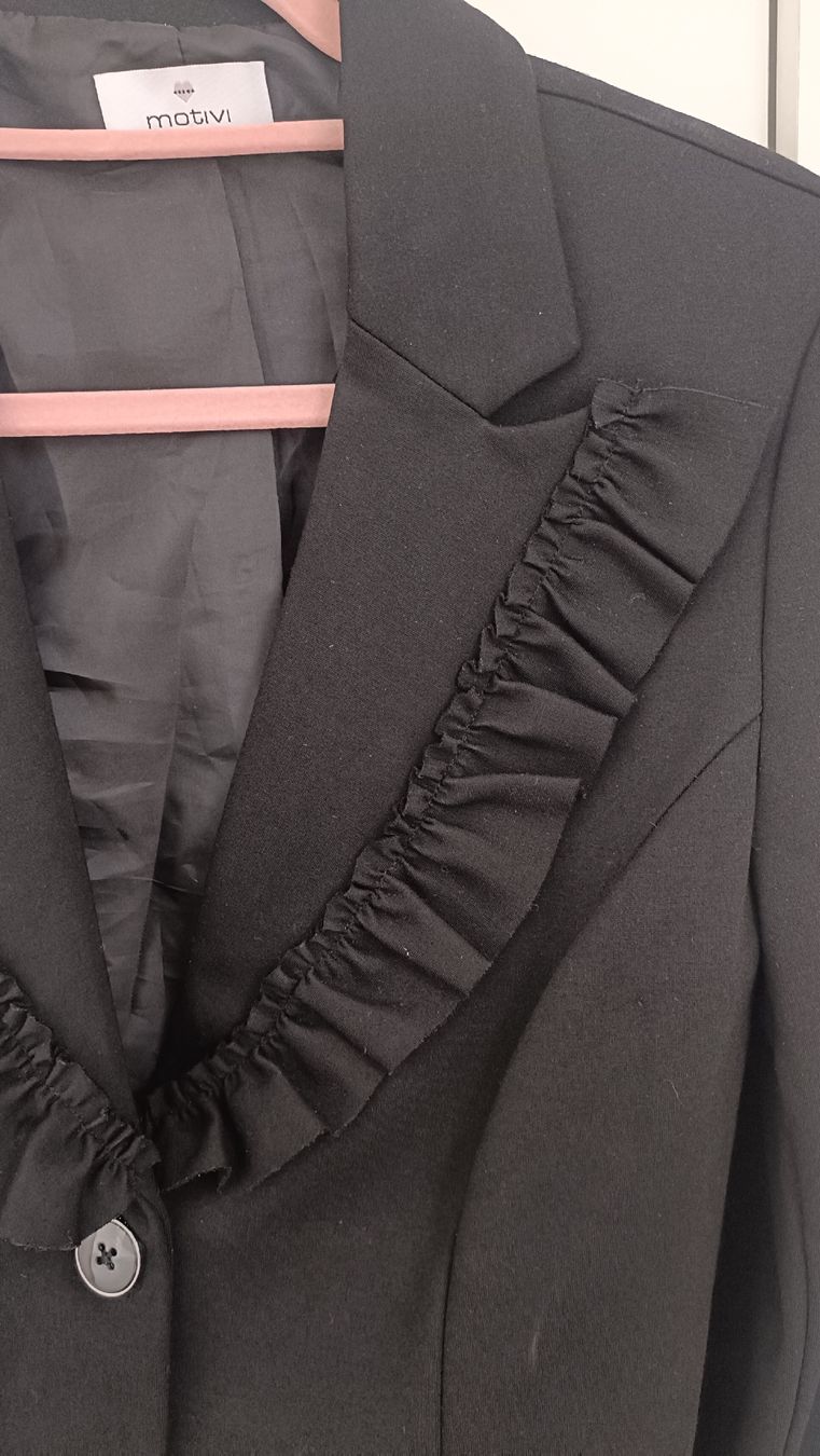 Giacche: Giacca nera elegante con volant Motivi – Usato da Basel venduto da Cinzia_B 2
