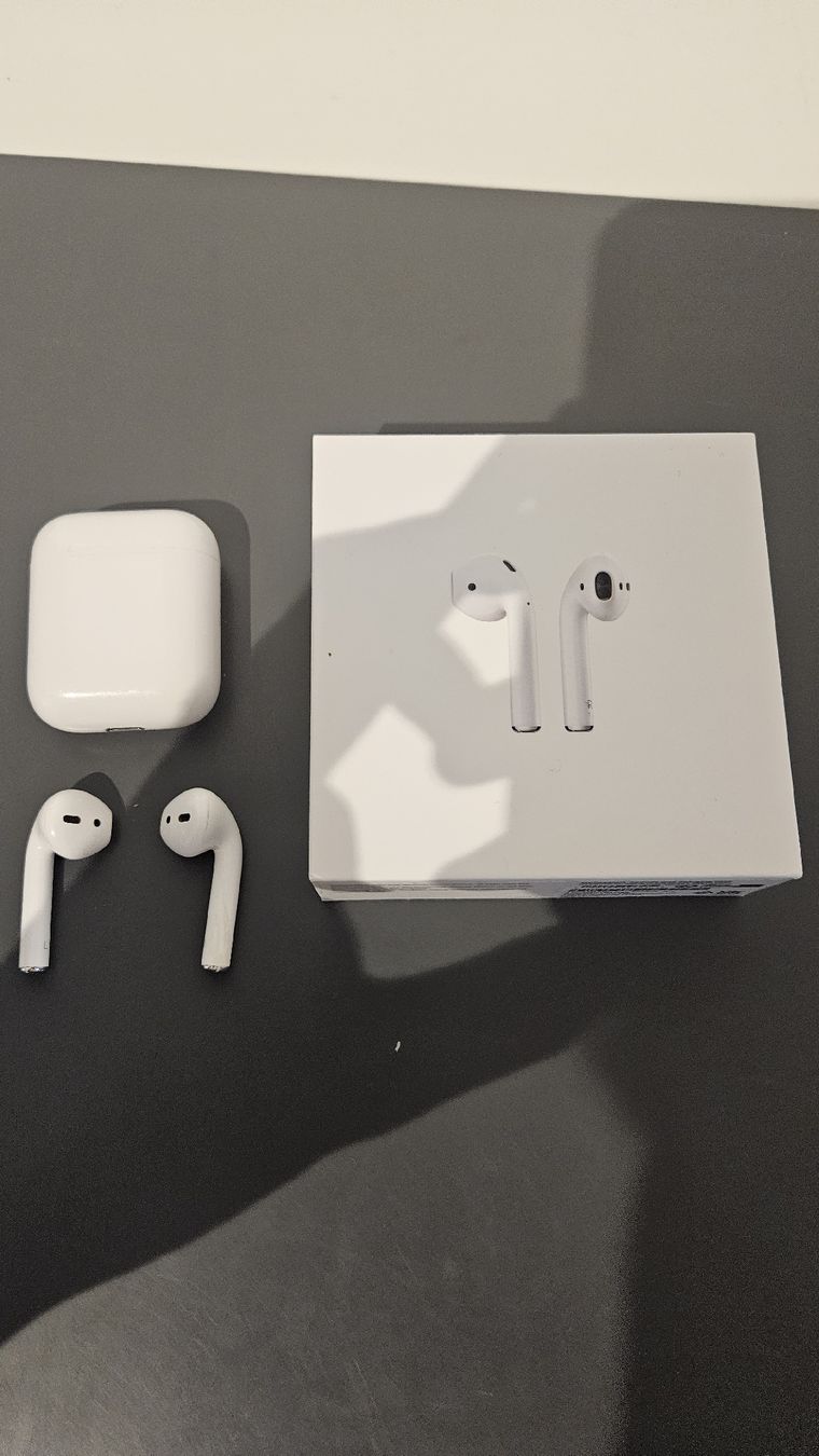 Apple Cuffie: Apple Airpods  – Usato da Kölliken venduto da SoLa07