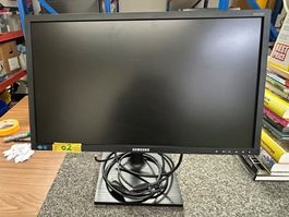 (02) Samsung Monitor   24 Zoll