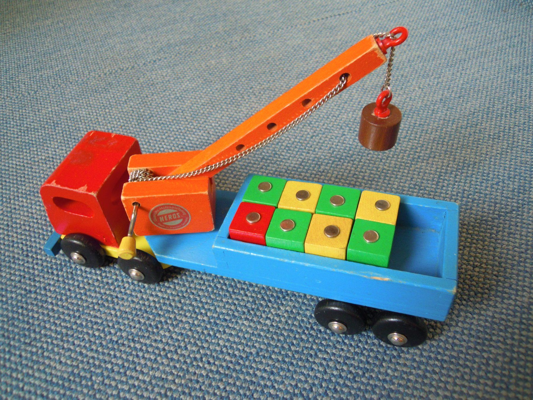 Giocattoli: Lastwagen mit Kran aus Holz – Usato da Waldkirch venduto da Wasu