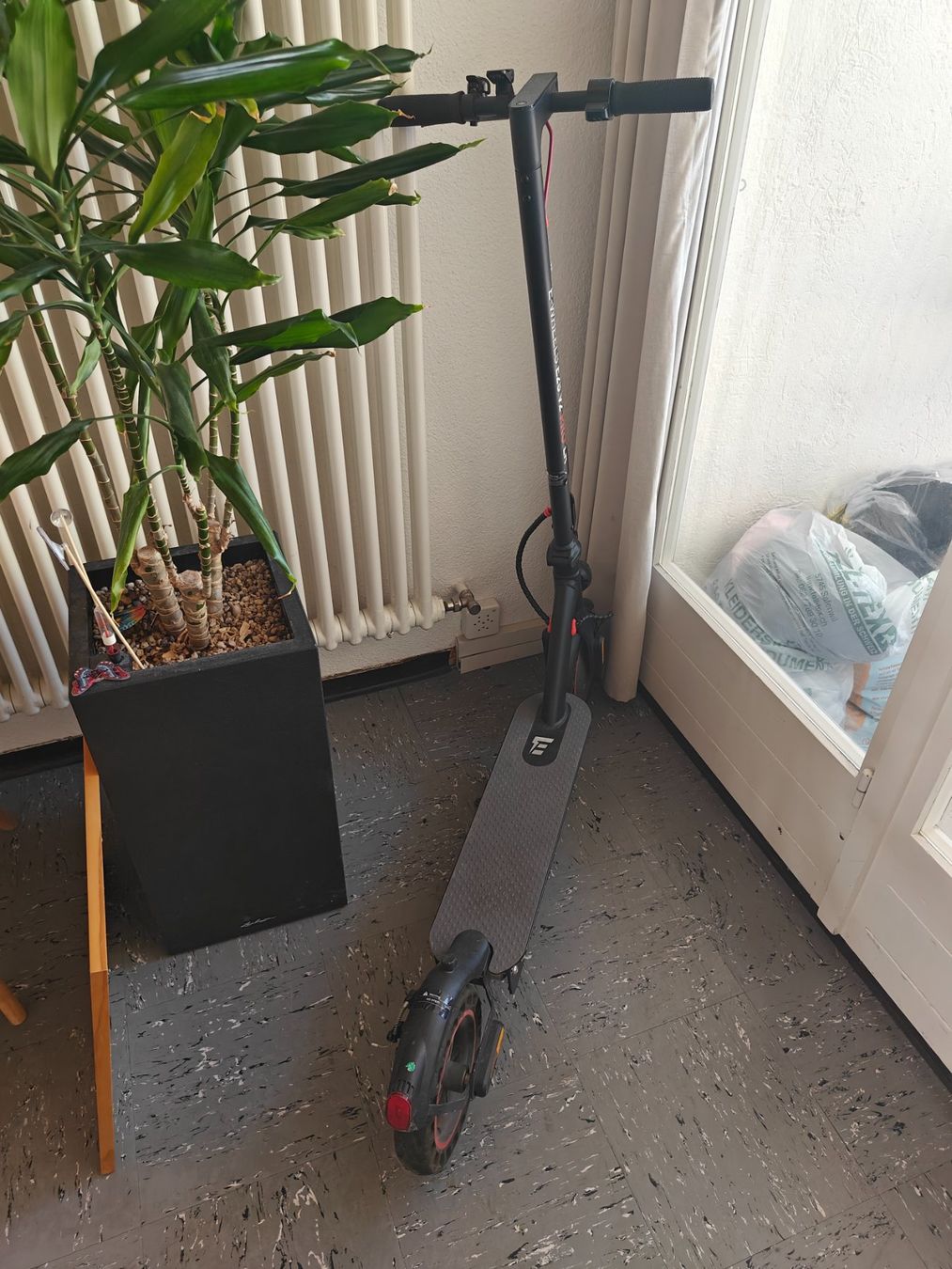 Scooter: E-Scooter E-Wheels E2S V2 Pro LR beschädigt – Difettoso da Emmenbrücke venduto da nkaech 1