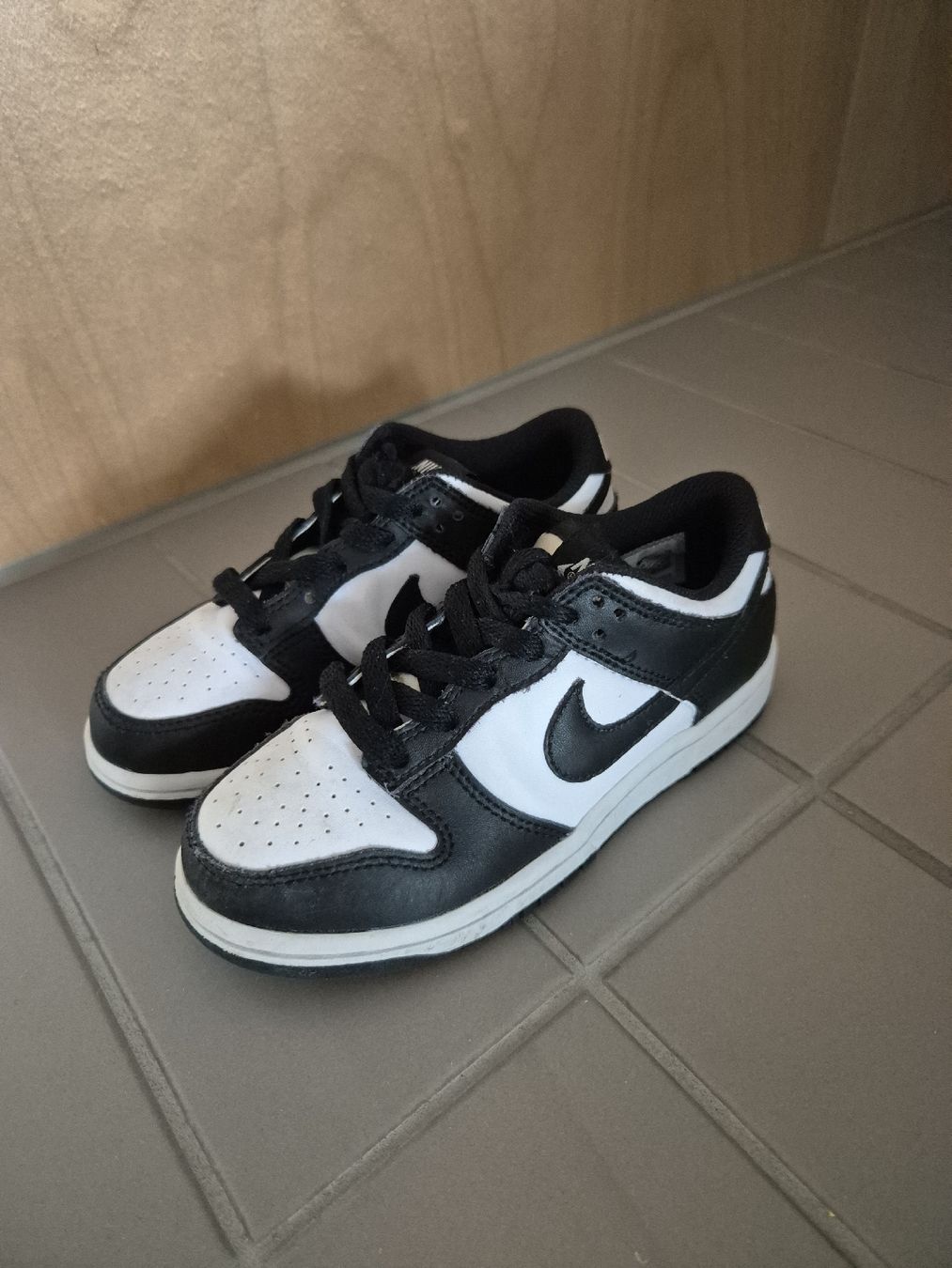Nike Scarpe per ragazzi: Nike Dunk Low Panda, Grösse 30, Top Zustand! – Nuovo (secondo la descrizione) da Zürich venduto da luana8283