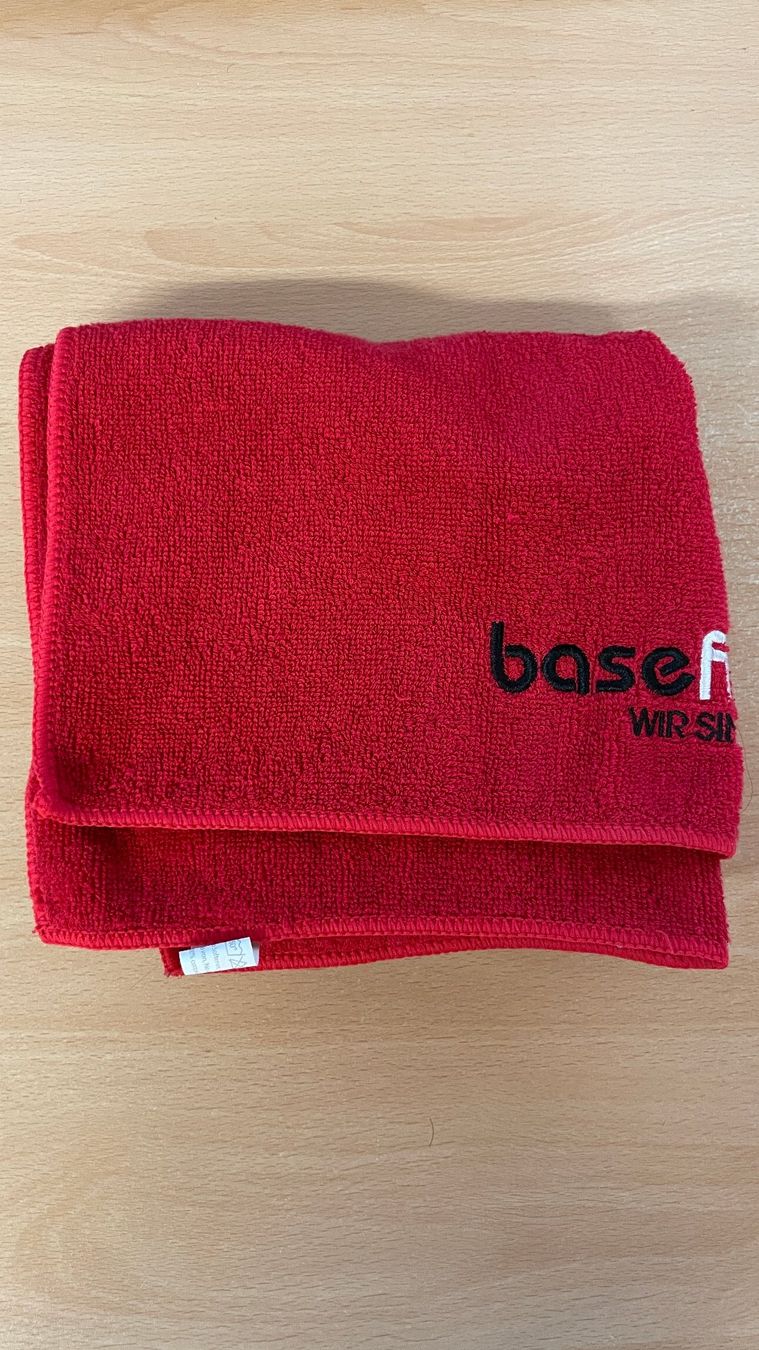 Teli da bagno: Handtuch Badetuch mit Reissverschlussfach - basefit.ch – Nuovo (secondo la descrizione) da Glattfelden venduto da cybermaxx 4