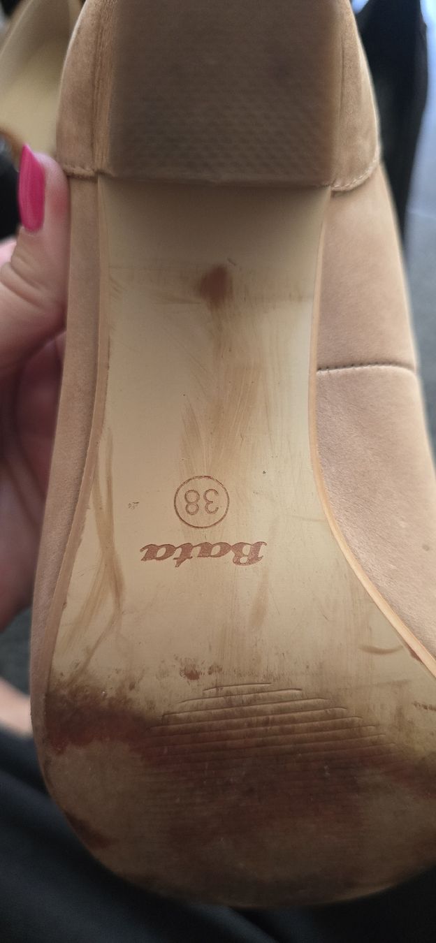 Damenschuhe: Damenschuhe Pumps Bata Grösse 38 gebraucht – Gebraucht aus Seuzach von K_N 2