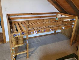 Schönes Hochbett 90x200 cm