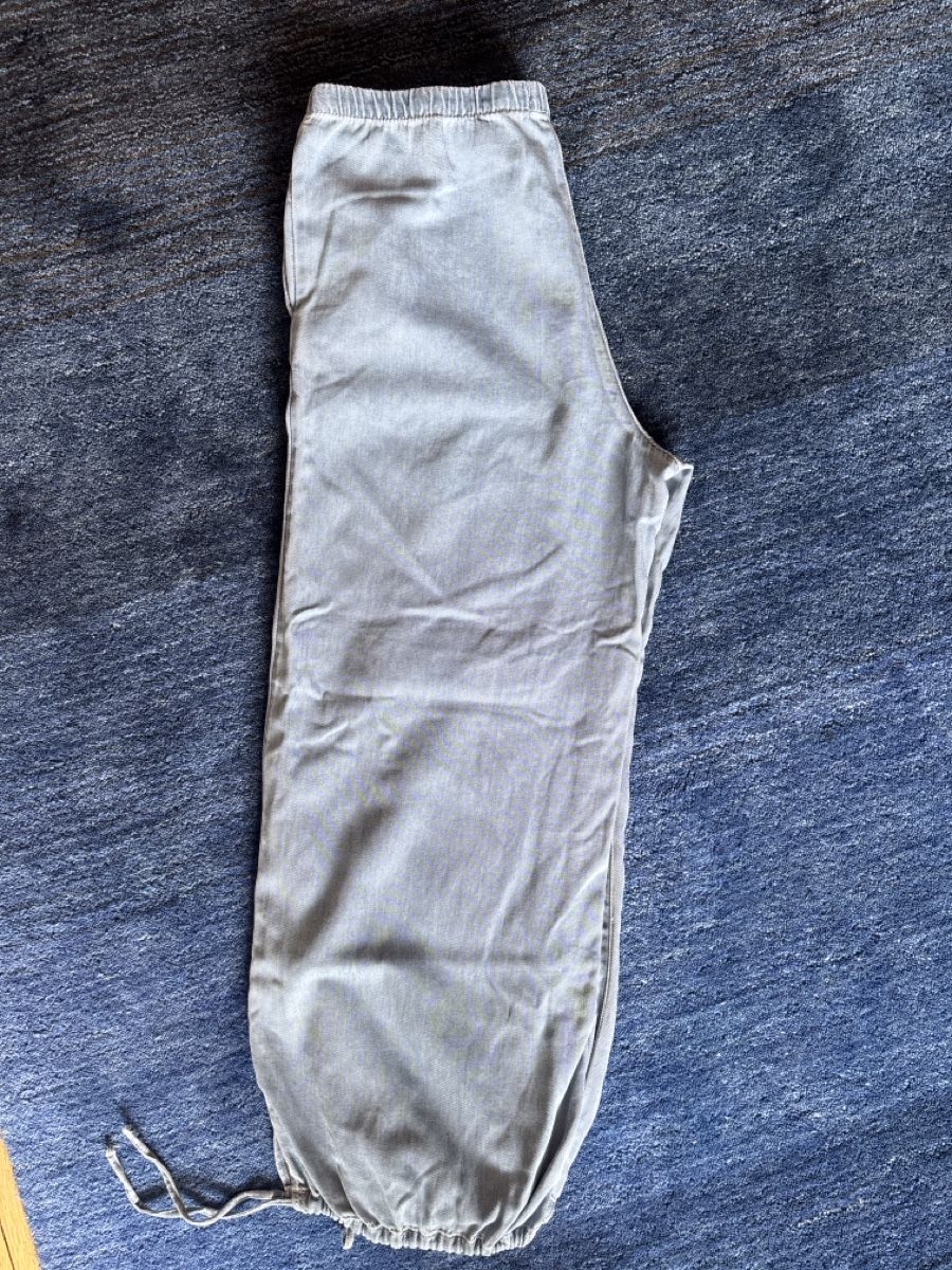 H&M Hosen: H&M Stoffhose hellblau elastischer Bund Grösse M neu – Neu (gemäss Beschreibung) aus Liebefeld von nurseli 1