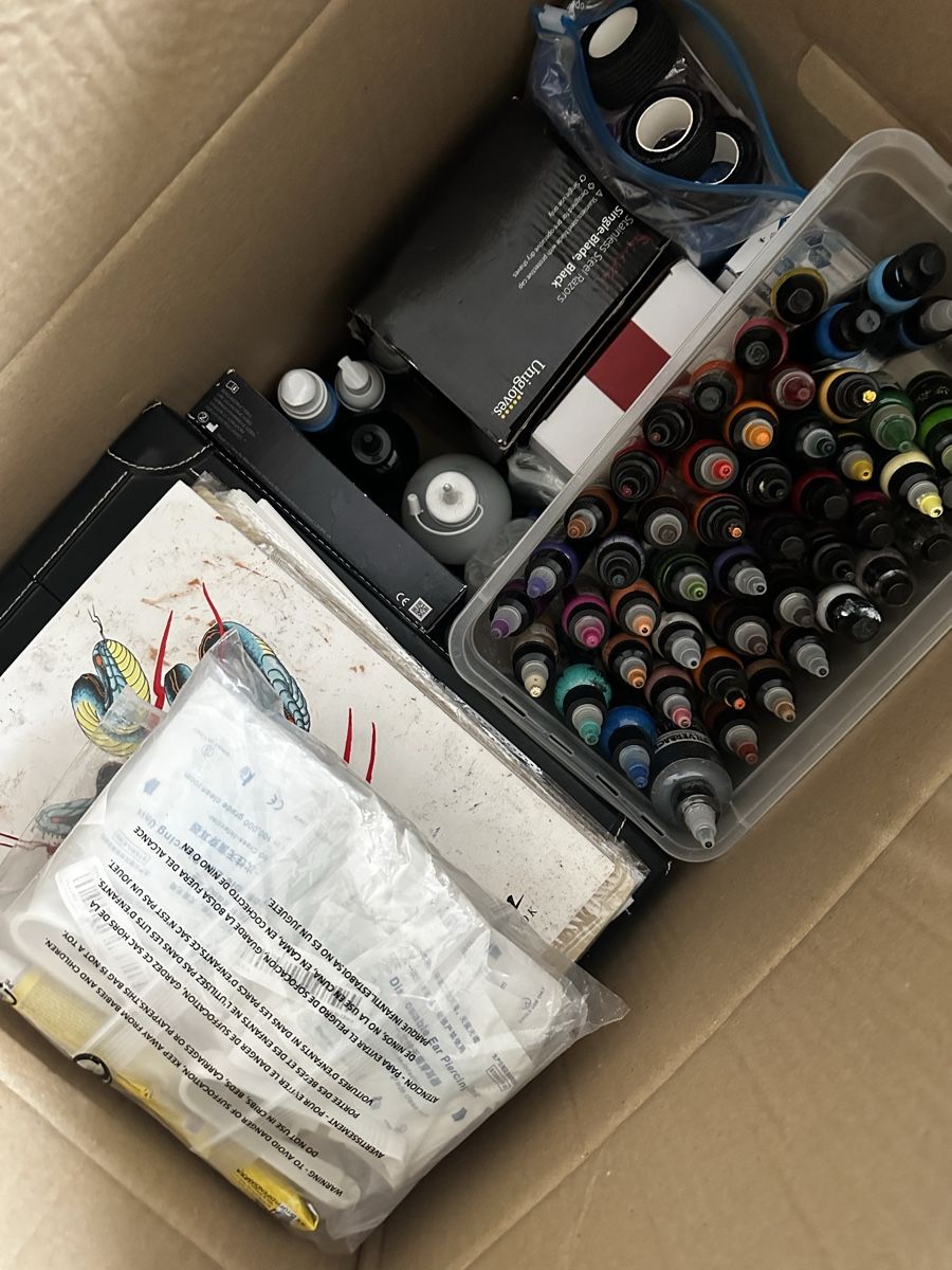 Tutti gli attrezzi: Tattoo supply groß box voll – Nuovo (secondo la descrizione) da Sarmenstorf venduto da pet_bfz6 5