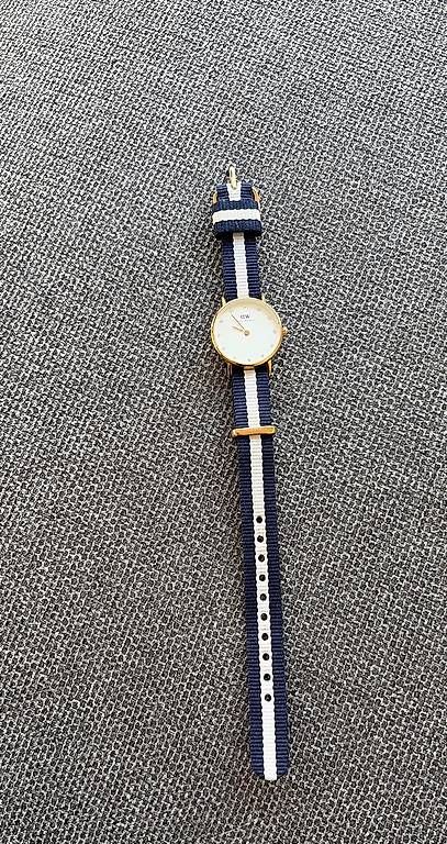 Uhren: Gratis: Daniel Wellington Uhr – Defekt aus Zürich von Lea215
