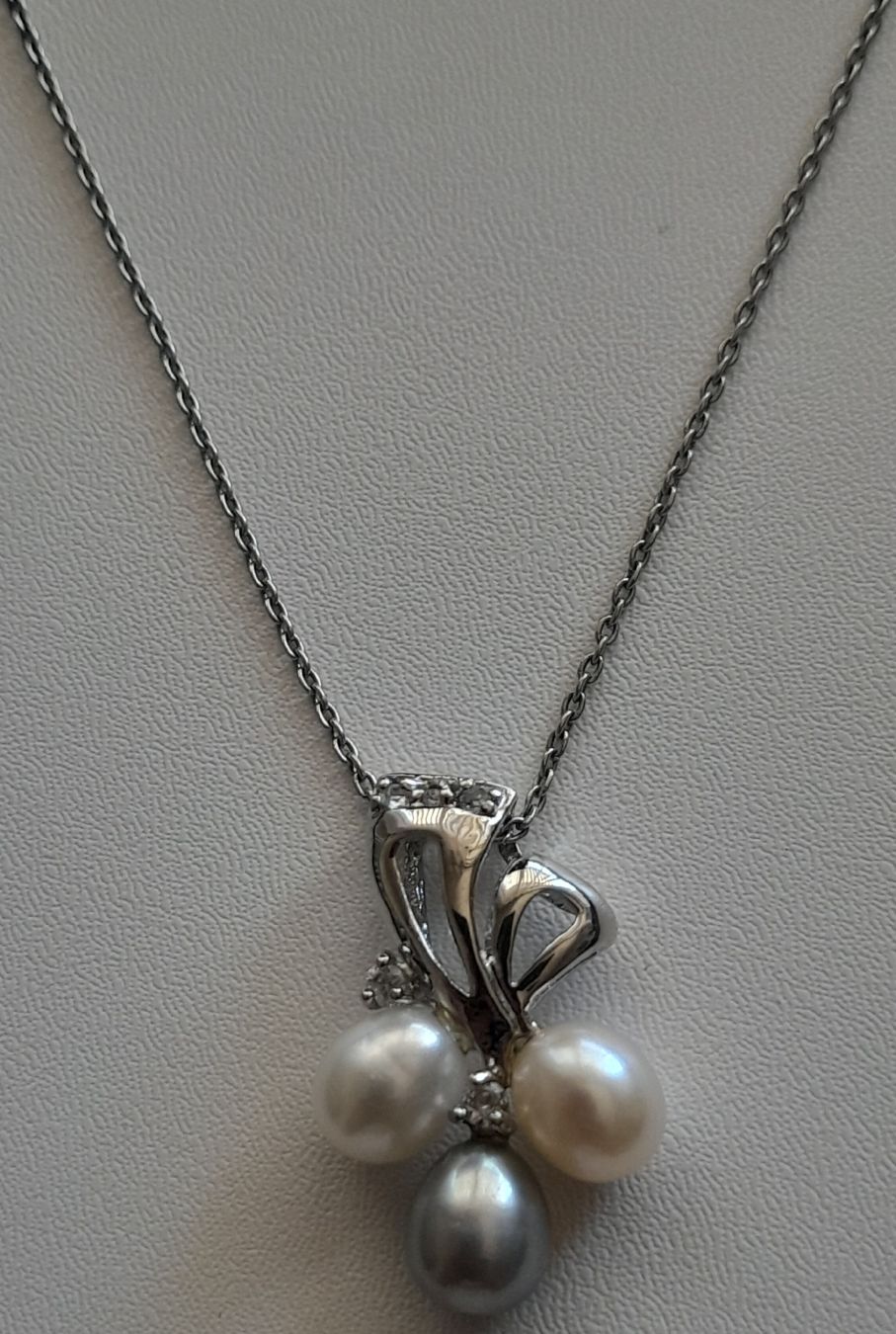 Colliers: Collier élégant en argent 925 et perles.  – D'occasion à Lausanne par Glam-Luxe 4