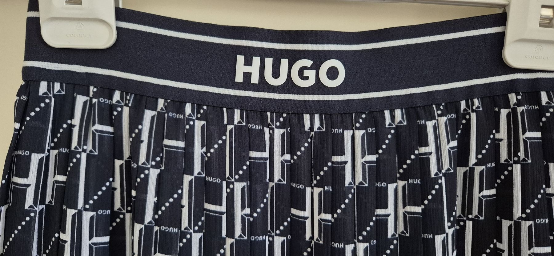 Hugo Boss Gonne: Faltenrock Gr. 34 von BOSS  – Usato da Herznach venduto da DieMartin 2
