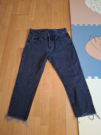 Bershka Jeans, Slim Cropped Fit, Gr. 40, Top Zustand!