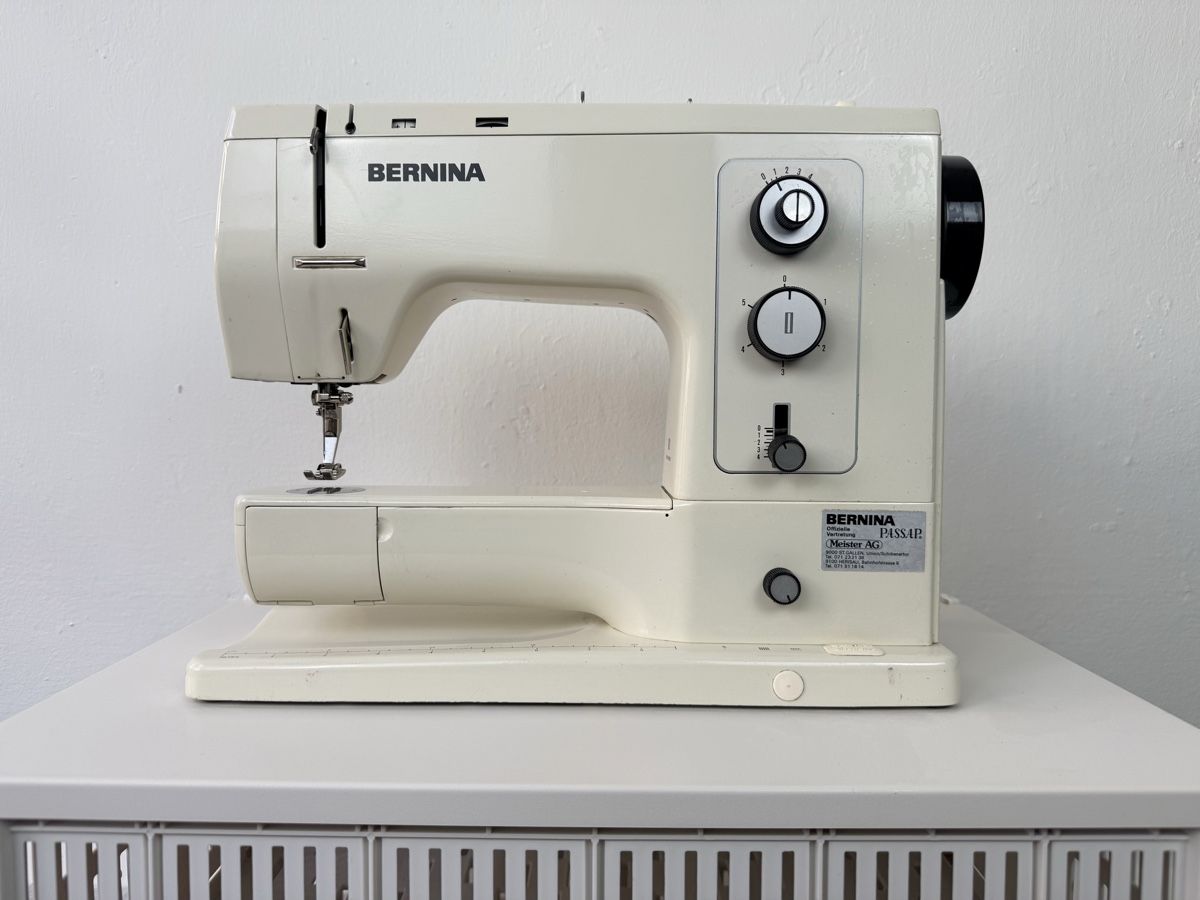 Bernina Nähmaschinen: Bernina 831, guter Zustand – Gebraucht aus Basel von A-Z-B
