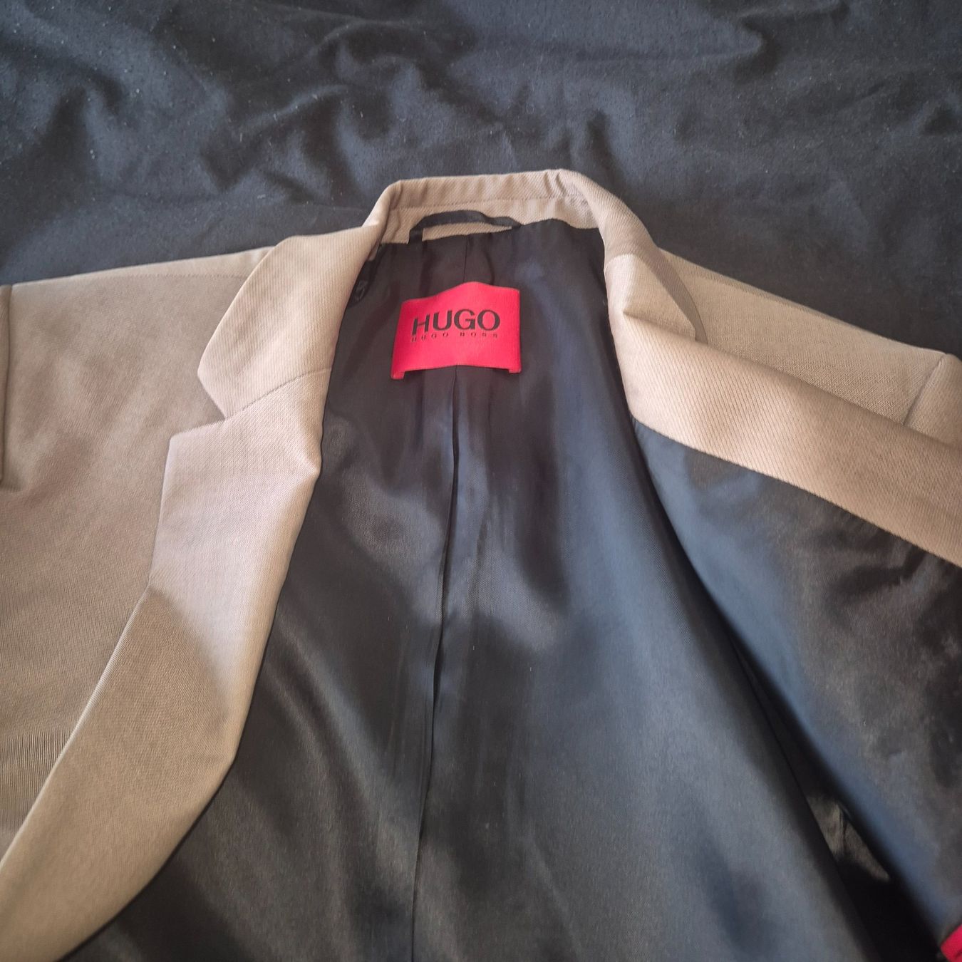 Hugo Boss Completi: Hellbrauner "Hugo Boss" Anzug, Gröss 50 – Usato da Wettingen venduto da Trainer2 2