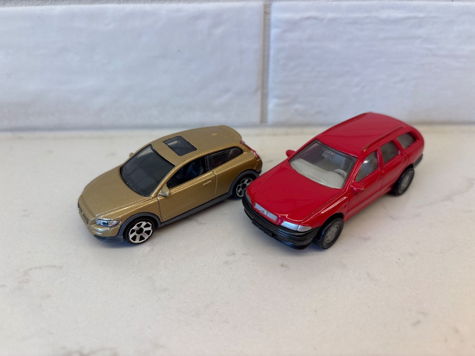 Siku Voitures modèles: Siku et Matchbox Volvo 2x 1/64 – D'occasion à Gollion par Hampton