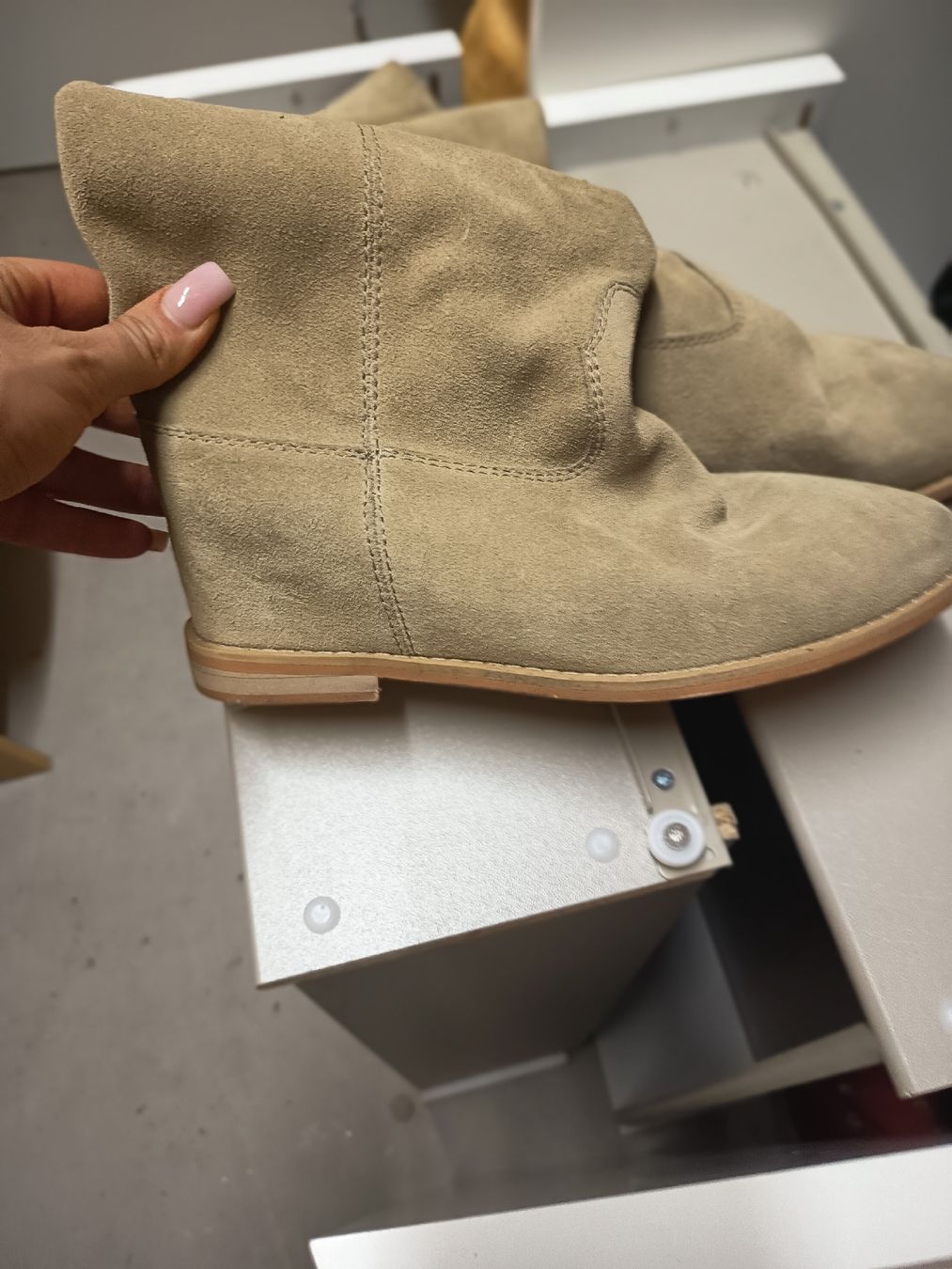 Chaussures femmes: Stiefel 40 gr Beige – Neuf (Voir description) à Fislisbach par don_g8qn 2