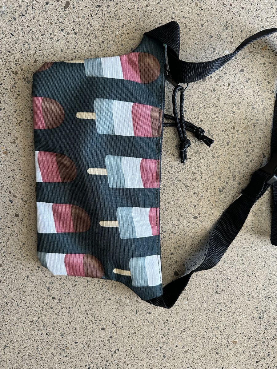 Eastpak Borse: Eastpak Tasche mit Eis am Stiel Muster Neu – Nuovo (secondo la descrizione) da Zürich venduto da top_fj7h 2