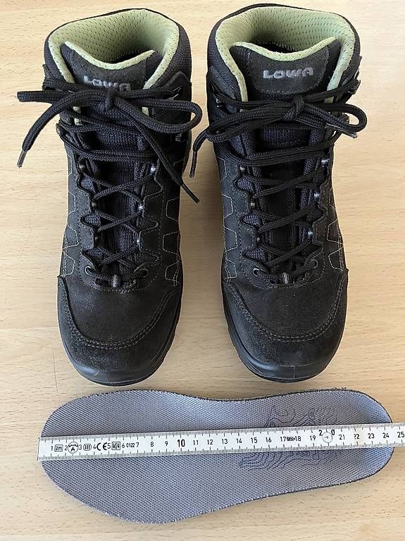 Lowa Chaussures femmes: Lowa Trekking/ Wanderschuhe Gr.37,5 – D'occasion à Spiringen par brandinder
