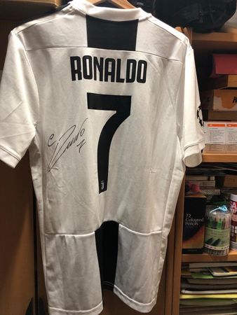 Signiertes Juventus Fussballtrikot von Cristiano Ronaldo