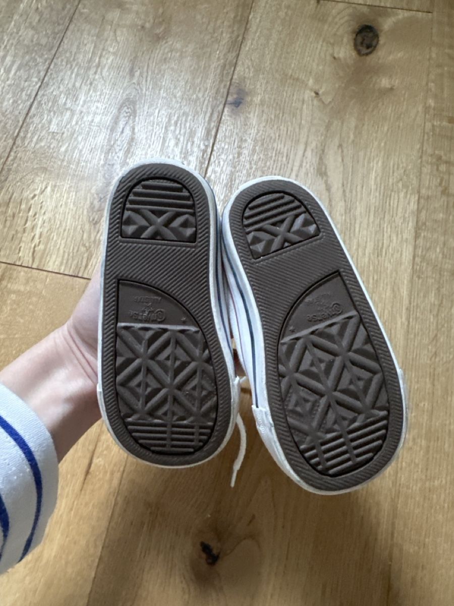 Converse Scarpe per ragazze: Converses blanches 22 – Usato da Montreux venduto da canori 1