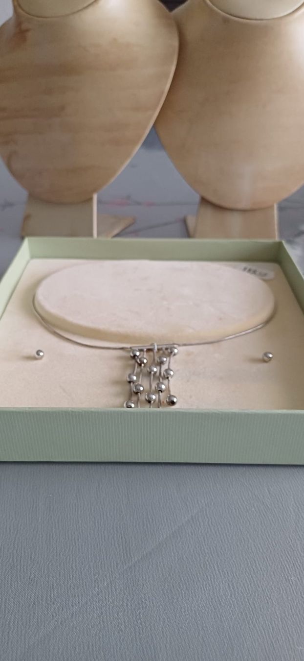 Altri gioielli: Collier et boucles d'oreilles argentés élégants avec boît... – Nuovo e nell'imballaggio originale da Payerne venduto da jea_m6nb 4