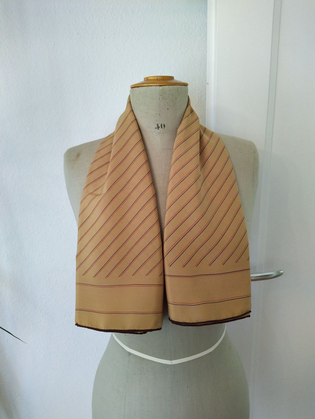 Foulards, Tücher & Schals: Foulard 'beige' – Gebraucht aus Triesen von stephanieschurti