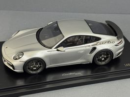 PORSCHE 911 992 Turbo  Dealer Modell Porsche Spark 1:18